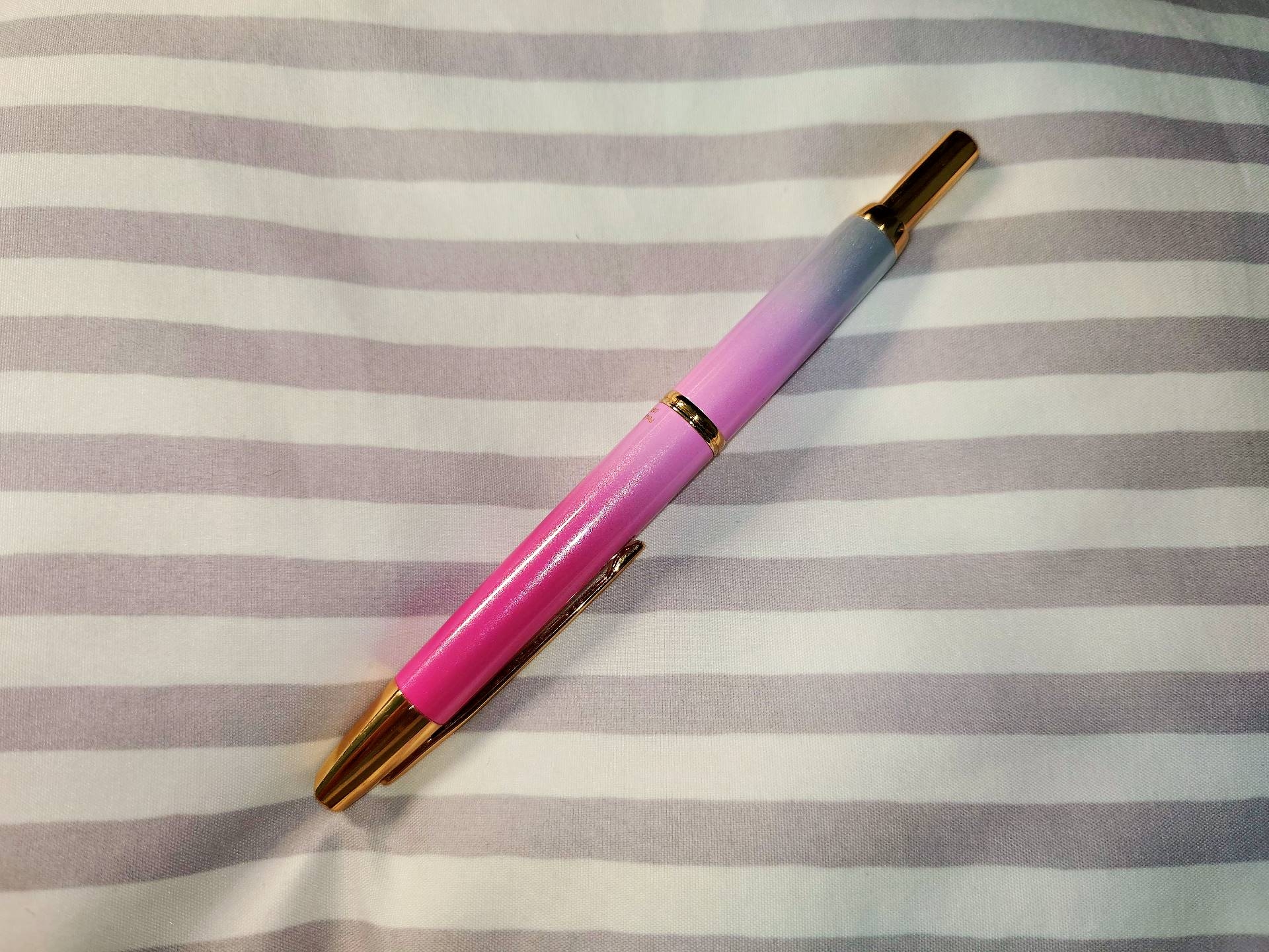 Pilot Vanishing Point Decimo – Nagasawa Limited Edition Kobe Gradation Yuki-gosho Zakura. A real mouthful. Pilot Vanishing Point Decimo – Nagasawa Limited Edition Kobe Gradation Yuki-gosho Zakura. A real mouthful.